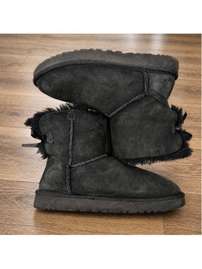 UGG Mini Bailey Bow II Black Boots Womens Size 7 Suede Shearling